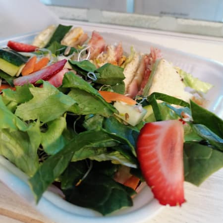 Club Sándwich Con Ensalada