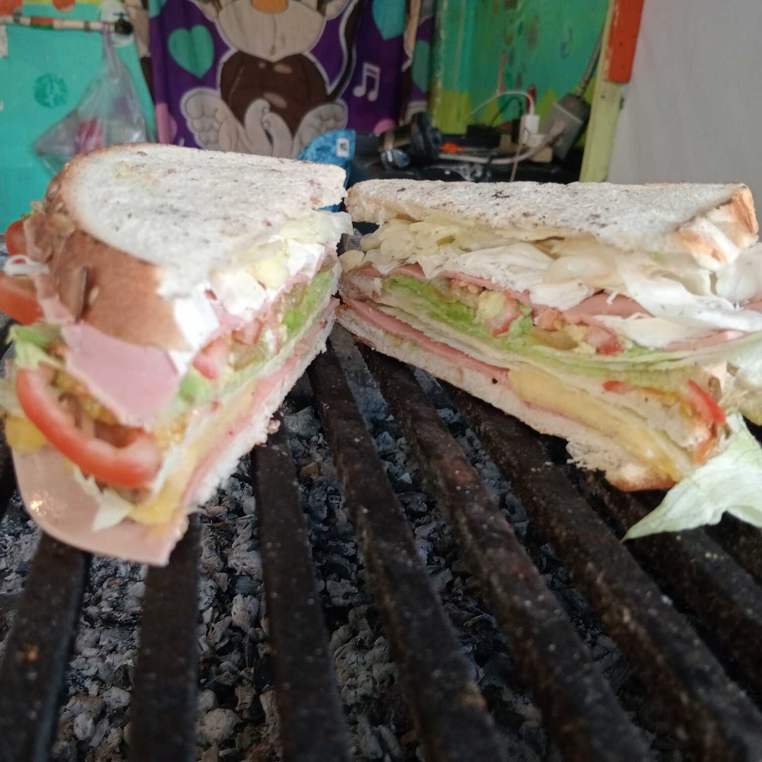Sándwich CHORIQUESO (CHAN-WICHE)