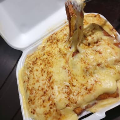 Plátanos con queso y birria