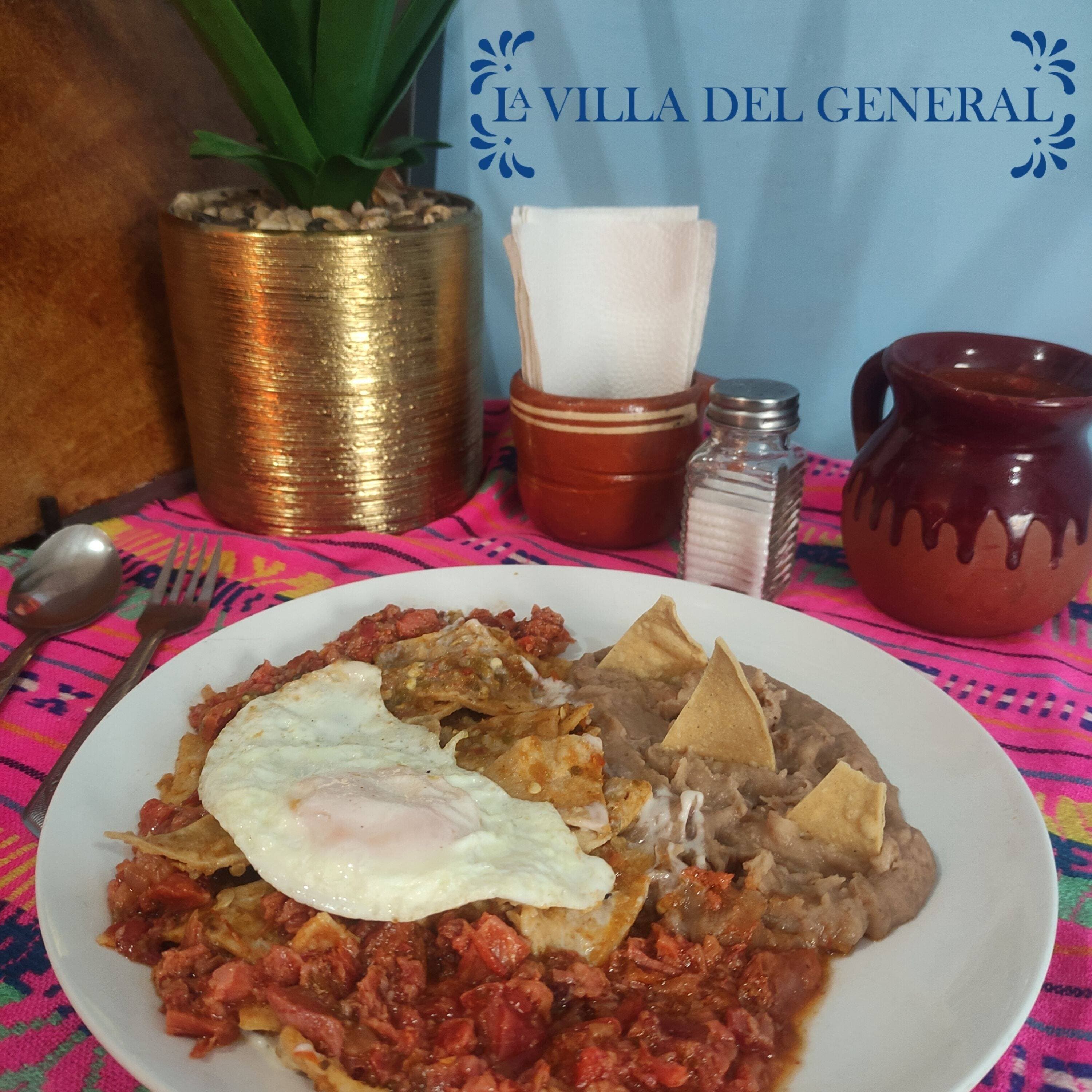 Chilaquiles Rancheros con Chicharron