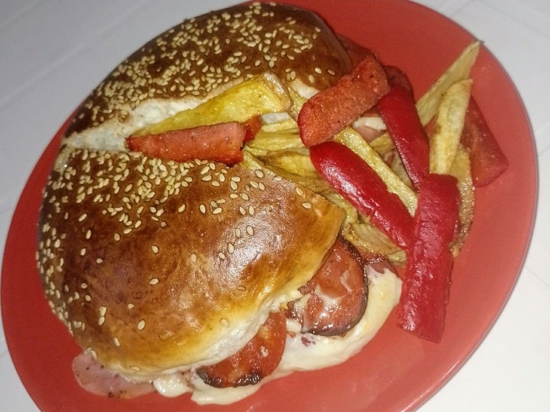 Exg. Pizza/Burguer/Extra Queso Con Papas y Bebida.