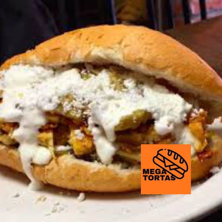 Mega Torta Chilaquiles con Longaniza