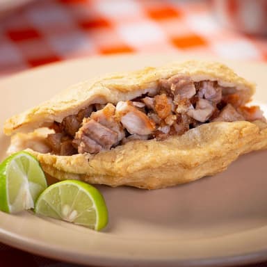 Quesadillas Rellenas de Carnitas