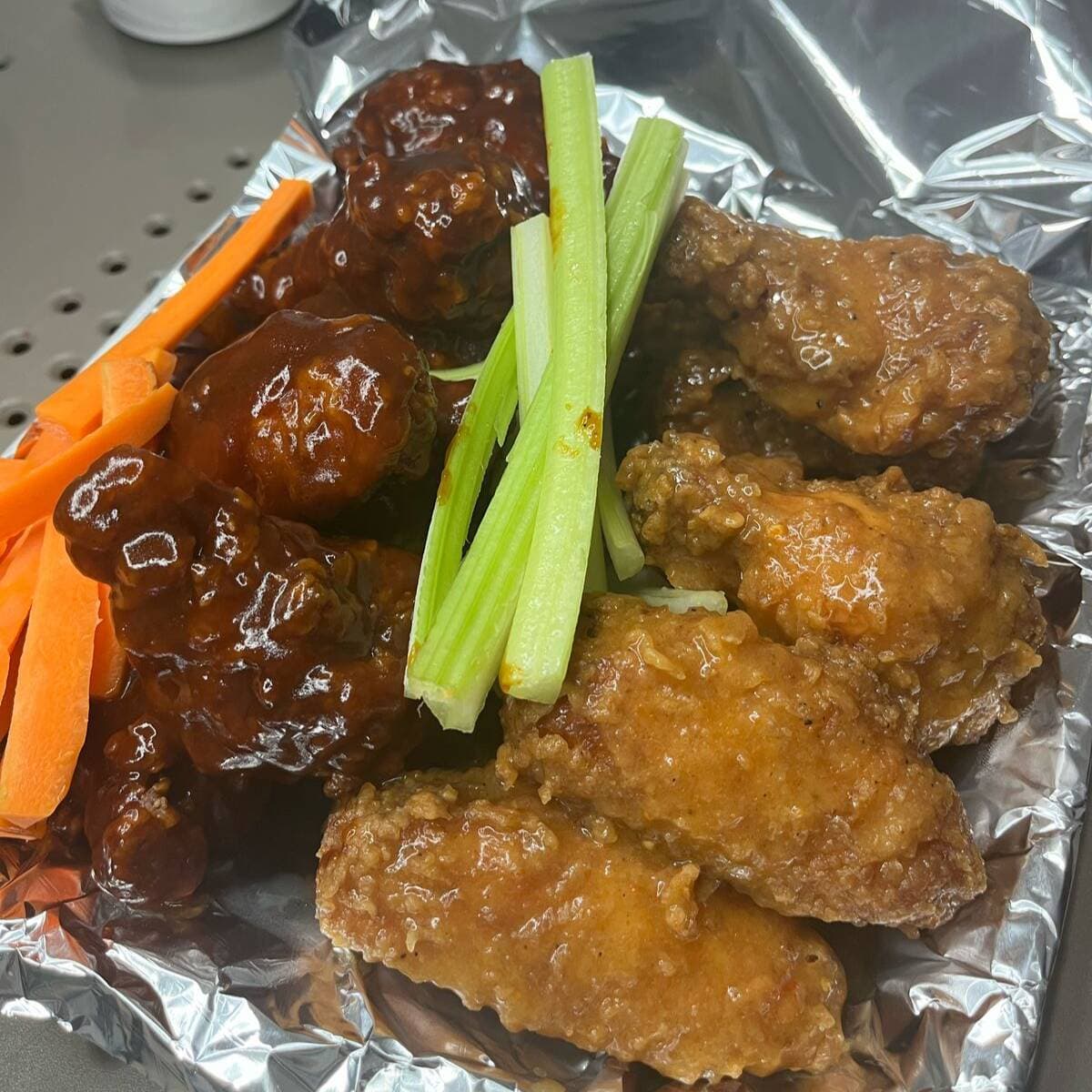 8 Alitas, Boneless o Tiras de Pollo