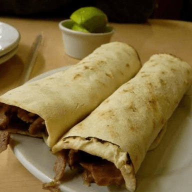 TACOS EN PAN ARABE CON CARNE ARABE