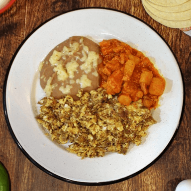 Desayuno Completo, Huevos con Machaca