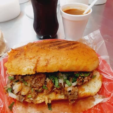 Torta de Birria + Consome Mediano