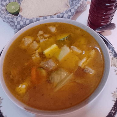 Pollo en Caldo con Verduras
