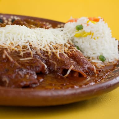 Enchiladas Tapatías de Mole