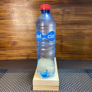 Botella de agua natural