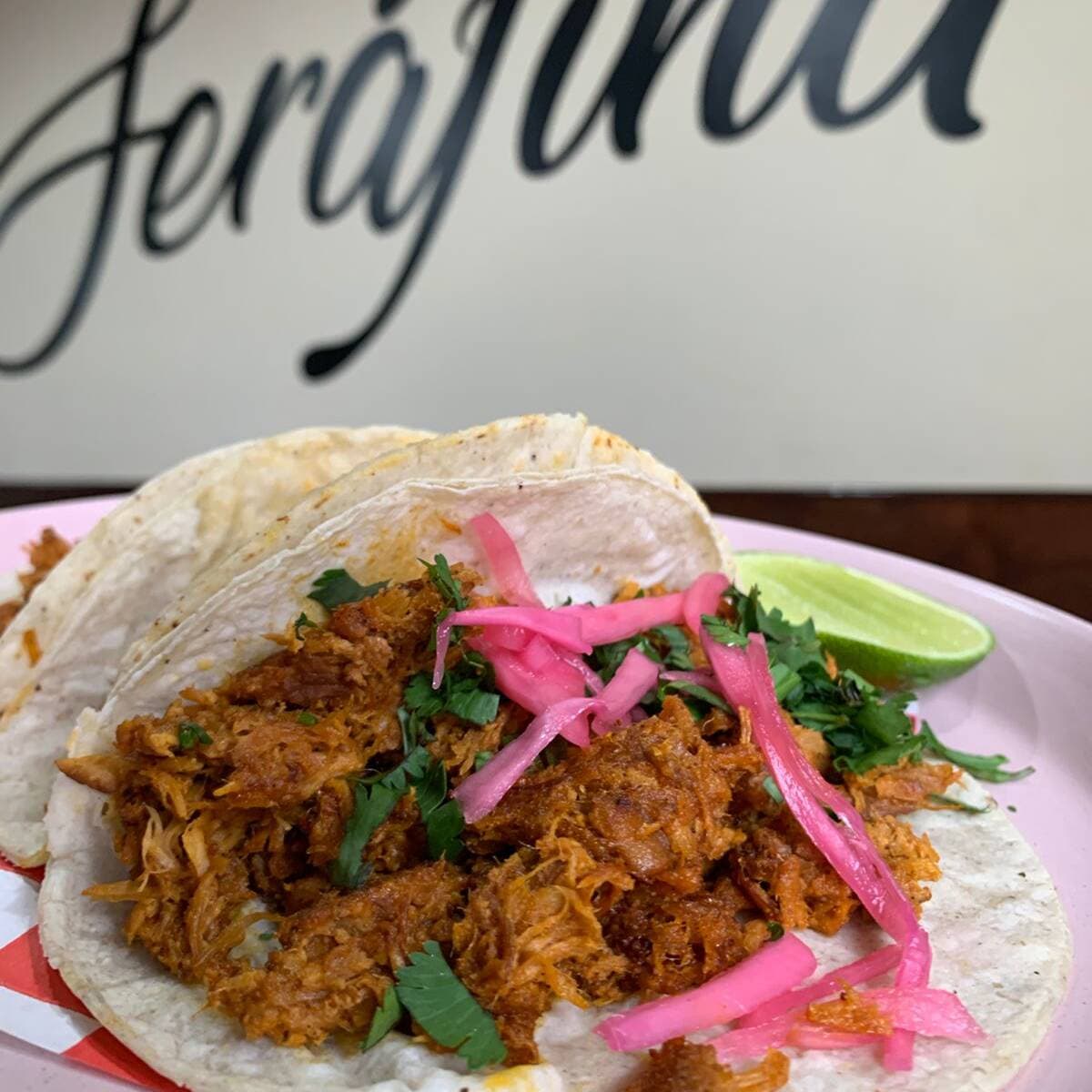 Taco de Cochinita Horneada en Hoja de Platano