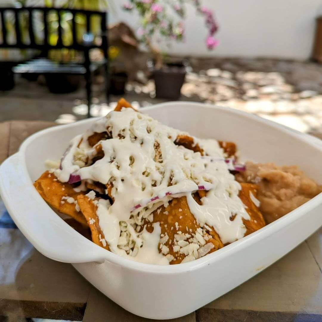 Chilaquiles en salsa de chile morita