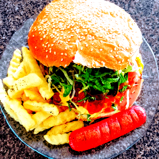 Exg. Chori/Burger Extra Queso, Con Papas y Bebida.