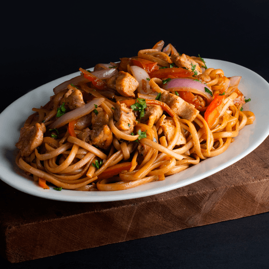 Tallarín Saltado de Pollo