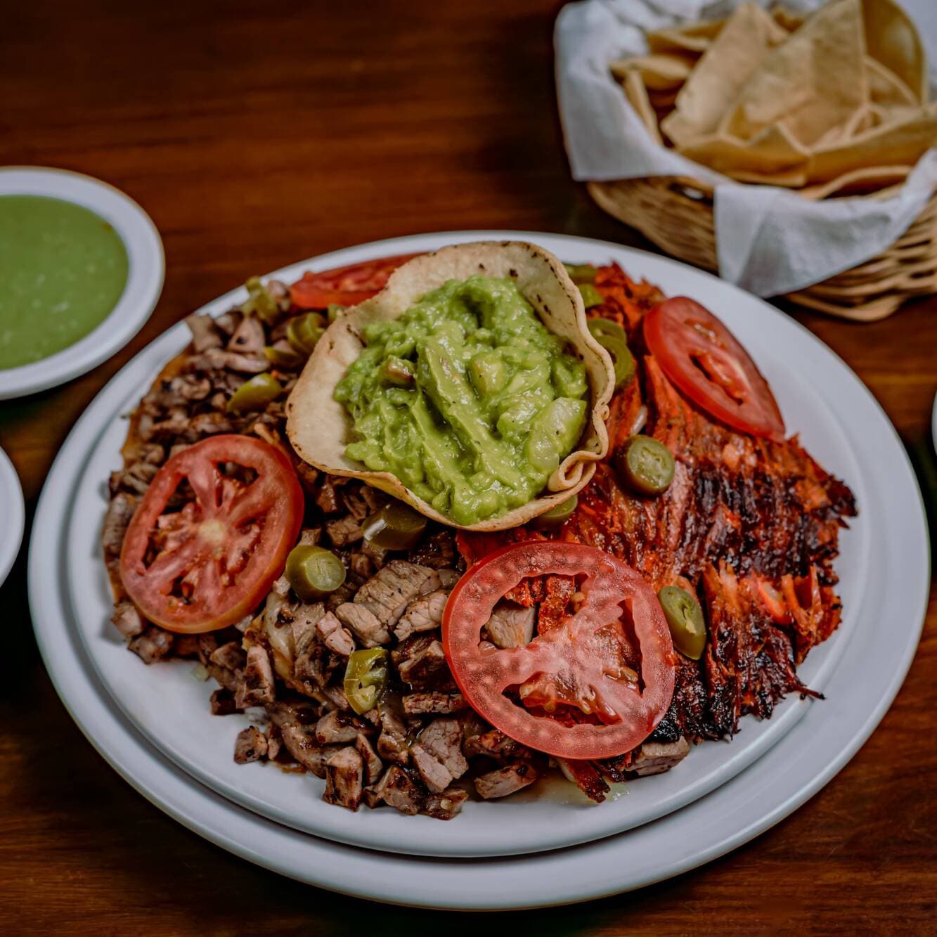 COMBO Nacho de Pastor + 2 Aguas Frescas (500Ml)