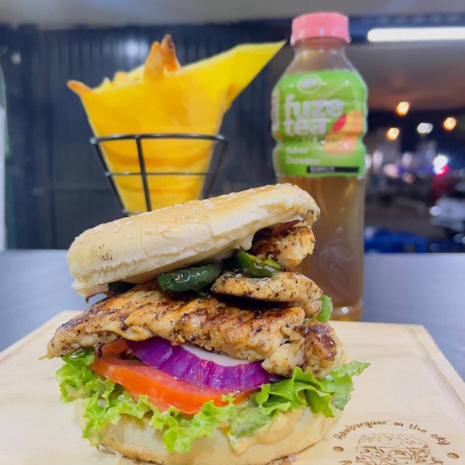 Combo Chicken Burger La Paz + Papas + Bebida.