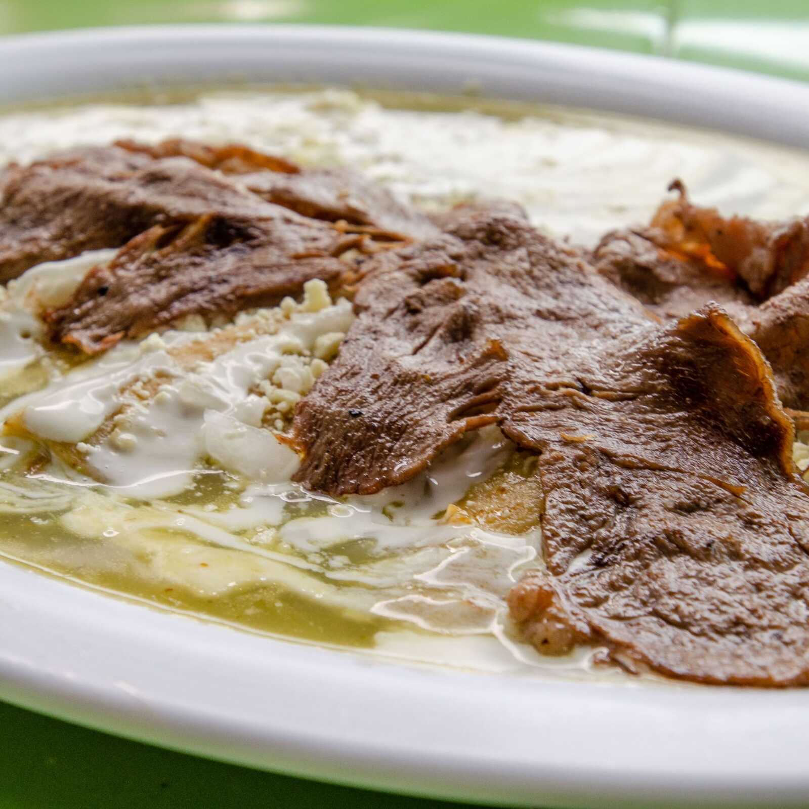Chilaquiles con Costilla