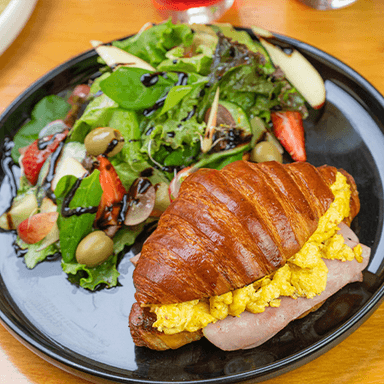 Croissant con Huevo