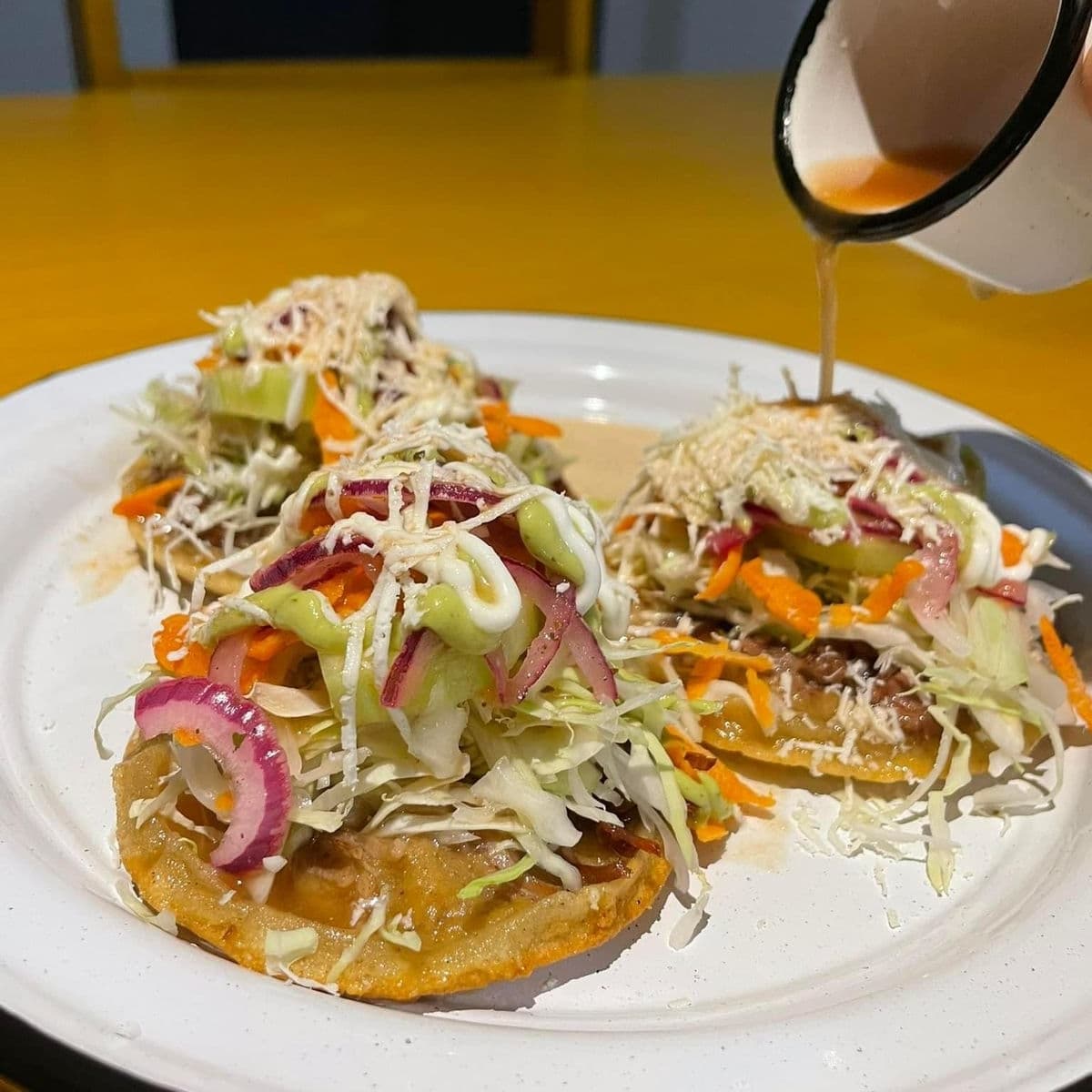 Combo de 3 gorditas con carne deshebrada