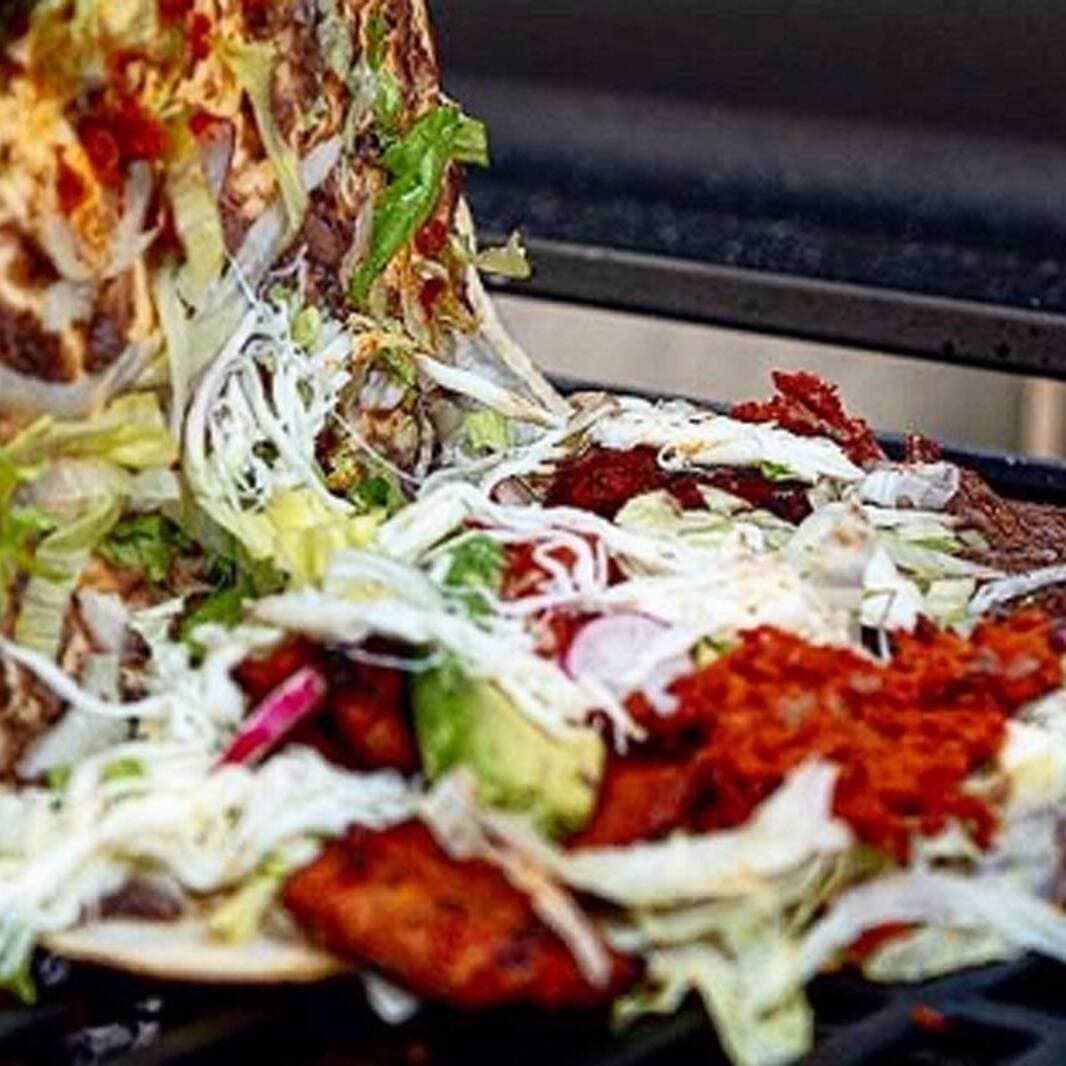Tlayuda Chorizo