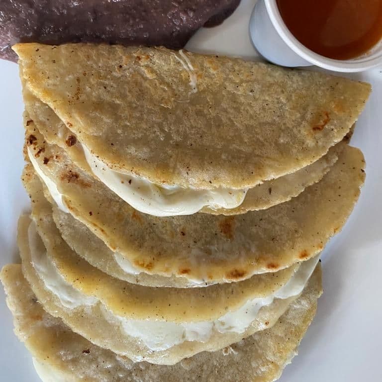 Dobladas de Queso en Tortilla de Maíz