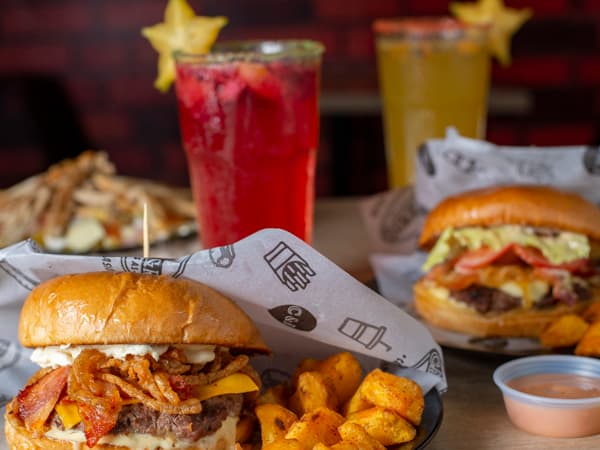 Carbón & Res Hamburguesas