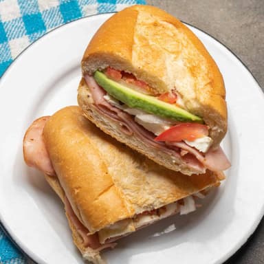 TORTA DE JAMON Y SALCHICHA+ CEMITA FUTBOLERA MAS A