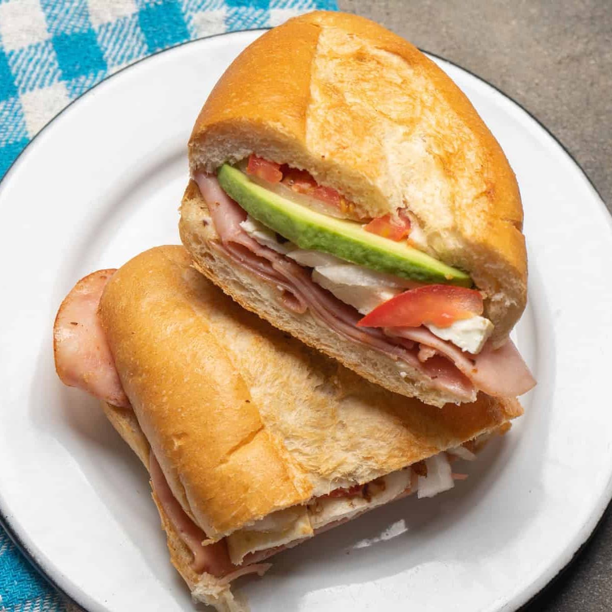 TORTA DE JAMON Y SALCHICHA+ CEMITA FUTBOLERA MAS A