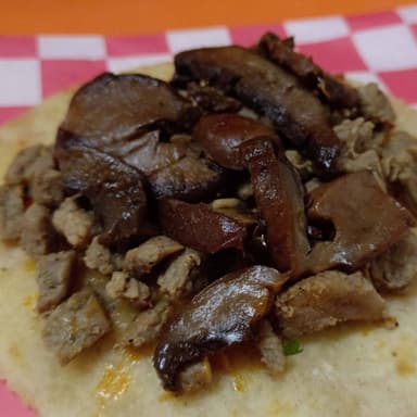 Taco Asada con Champiñon.