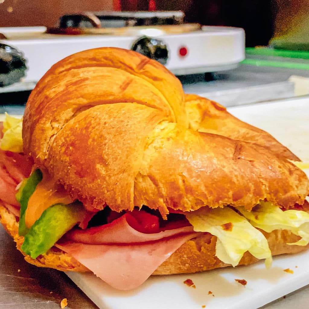 Cuerno Jamón y Queso