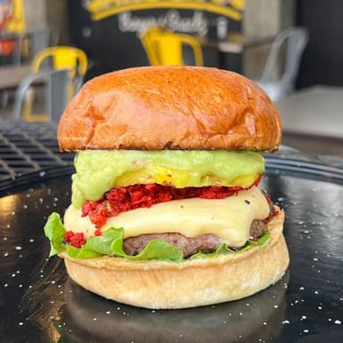 Hamburguesa Jarocha (Papas y Bebida)