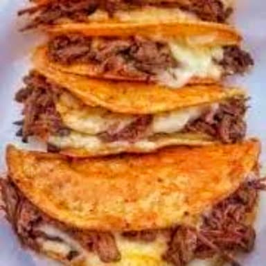TACO DORADO CON QUESO DE BIRRIA DE RES