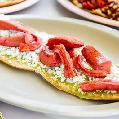 Huarache de Salchicha