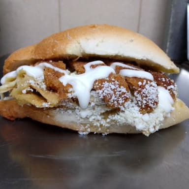 Torta de Chilaquiles con Milanesa de Res