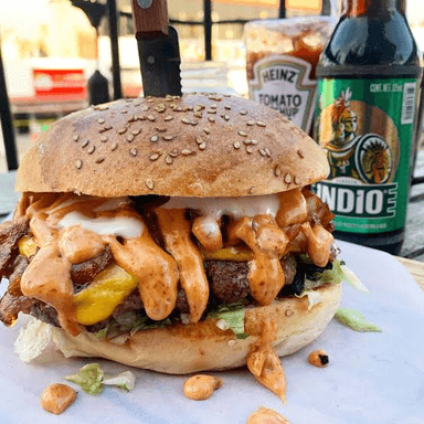 Burger chipotle y 🍟 papas