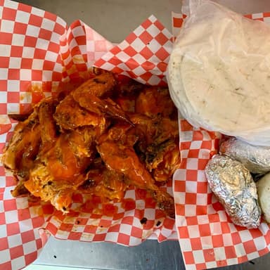 1 Pollo de Sabores Buffalo + Complementos