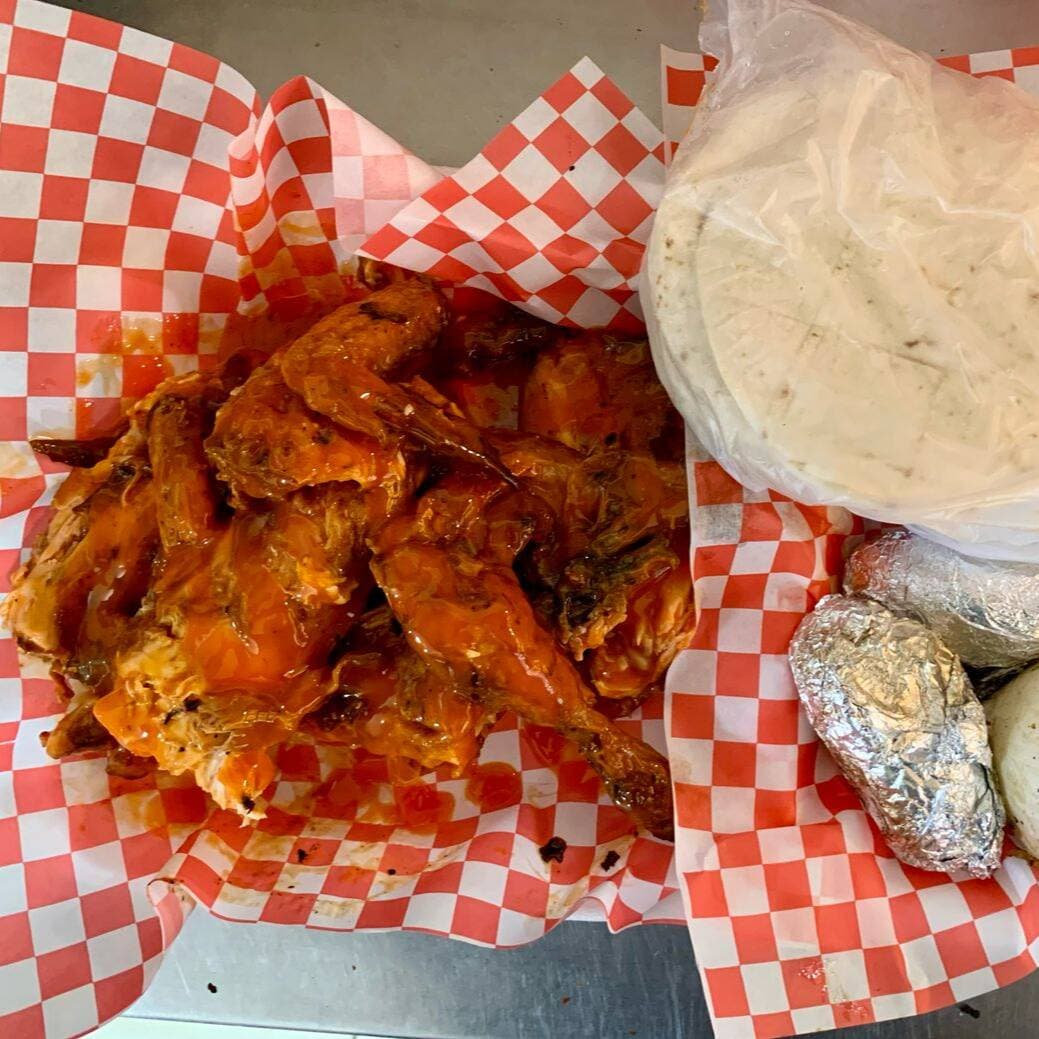 1 Pollo de Sabores Buffalo + Complementos