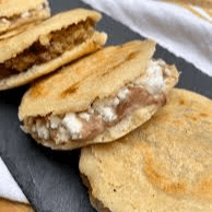 Gorditas Fritas de Guisados