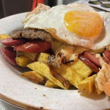 Salchipapa Royal + Gaseosa
