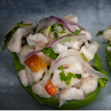 Aguacate Relleno de Ceviche Mixto