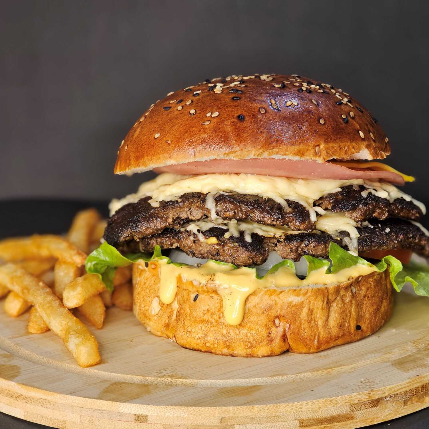 Hamburguesa Doble con Papas