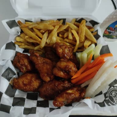 10 Alitas + Papas a la Francesa