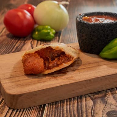 Chicharrón Guisado en Salsa Roja