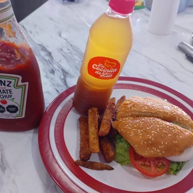 Hamburguesa con agua fresca