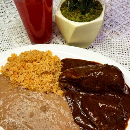 POLLO EN MOLE DULCE