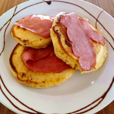 HOT CAKES CON TOCINO DE PAVO