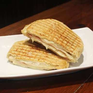 Panini de Jamón y Queso