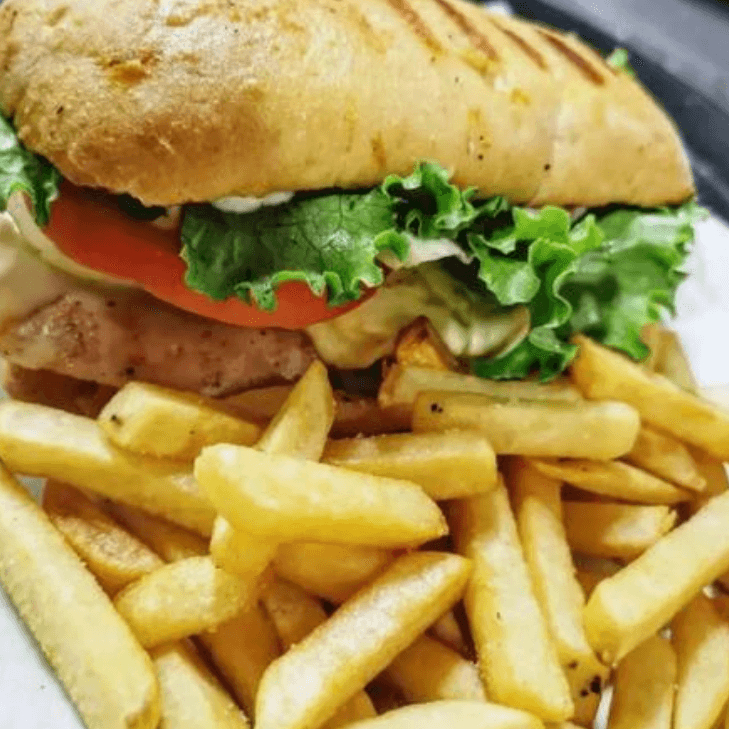 Combo-Sandwich Pollo + Papas + Bebida Gaseosa