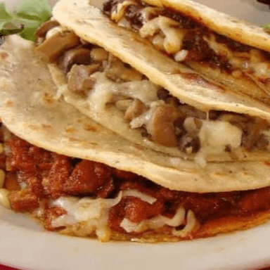 Quesadilla con Guisado