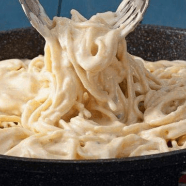 SPAGHETTI CON SALSA 4 QUESOS